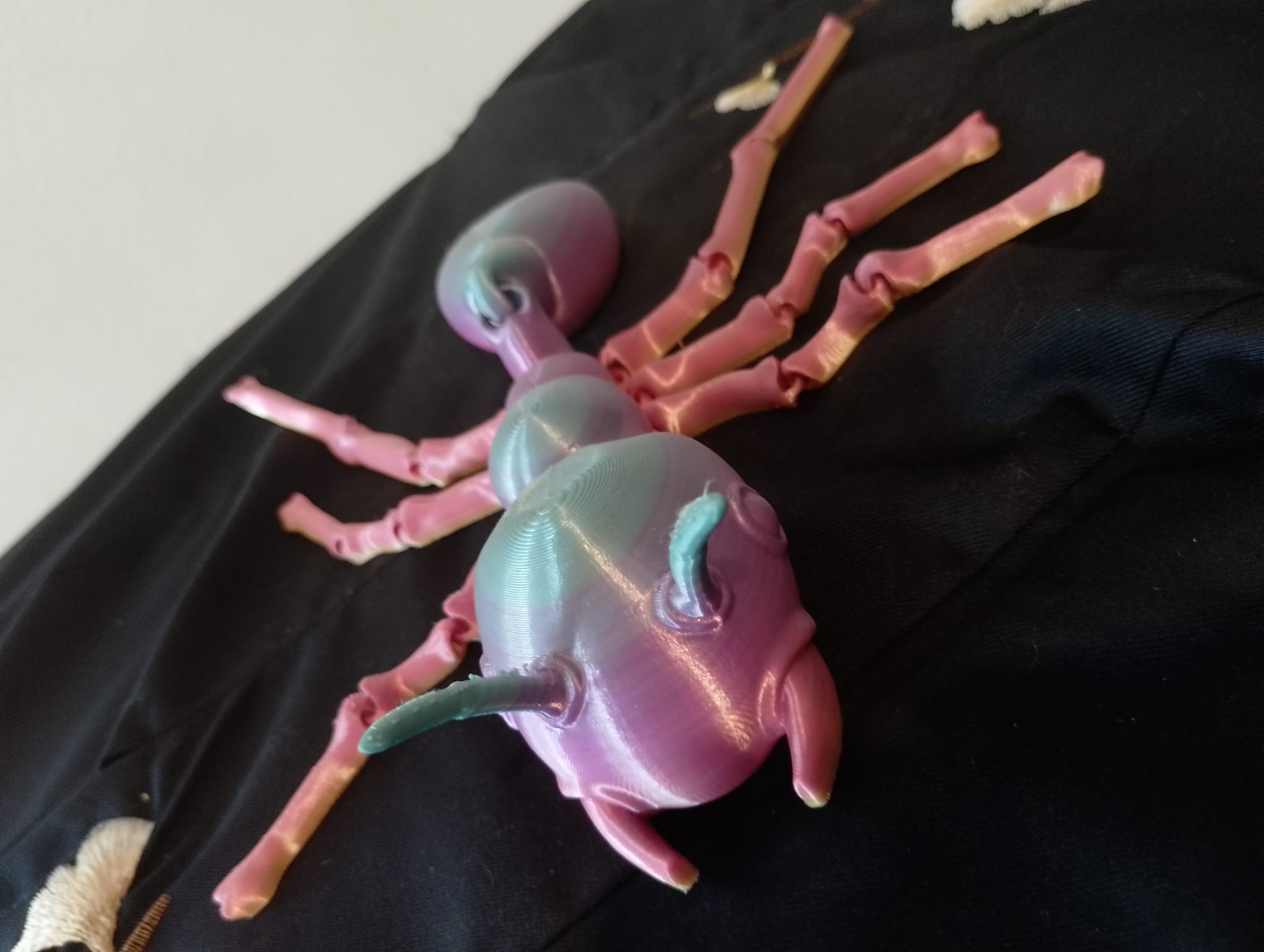 FOURMIS GEANTE ARTICULÉE BICOLORE – IMPRESSION ARTICULÉE – MON ATELIER 3D